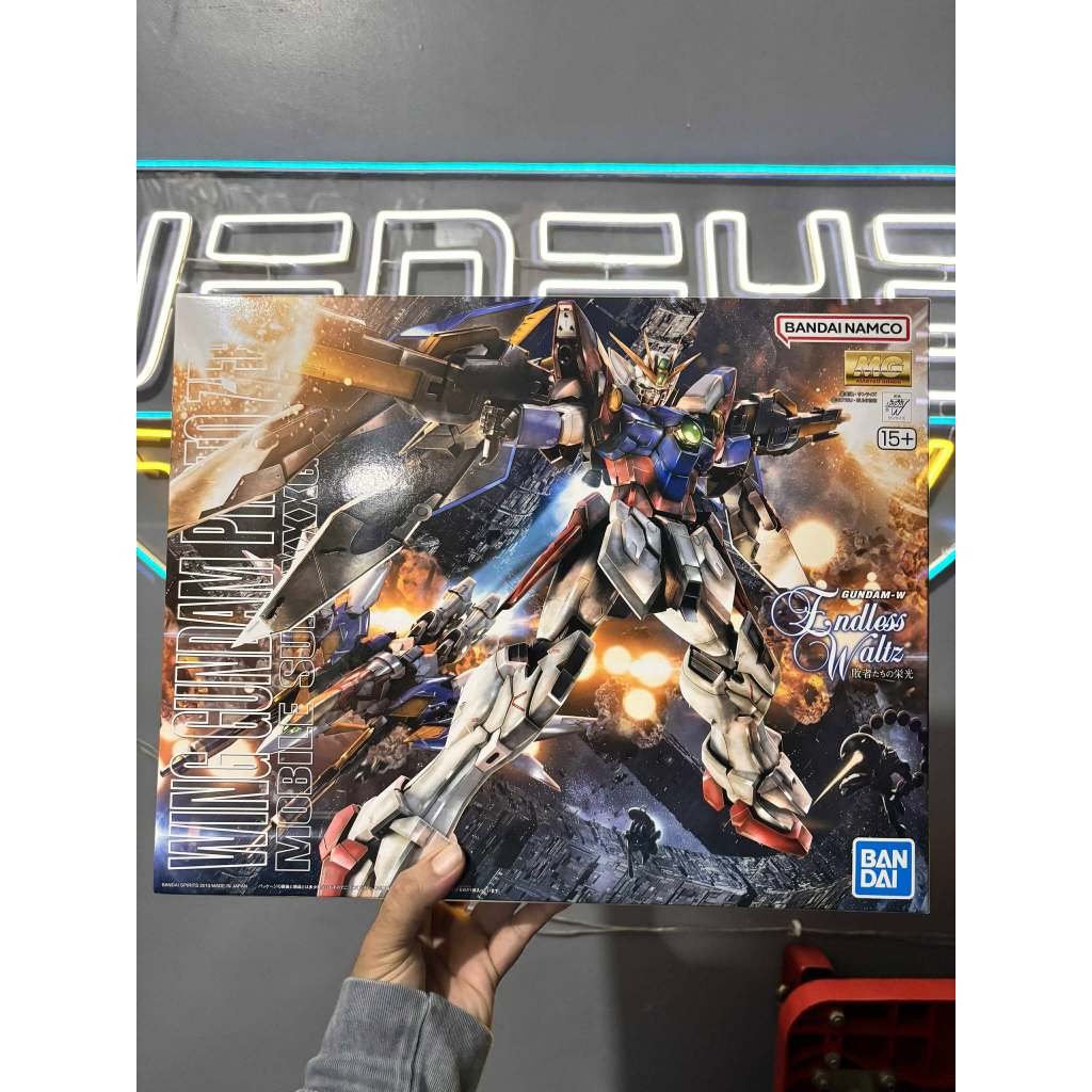 Bandai Gundam MG 1/100 Wing Gundam Proto-Zero EW