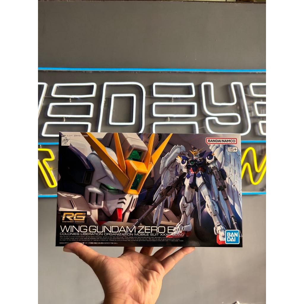 Bandai - RG 1/144 XXXG-00W0 Wing Gundam Zero EW